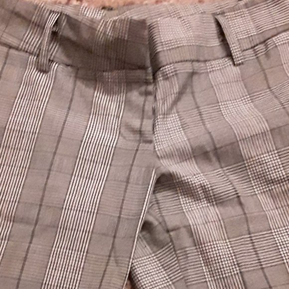 Dressy plaid print bermuda shorts *never worn* - Picture 3 of 4